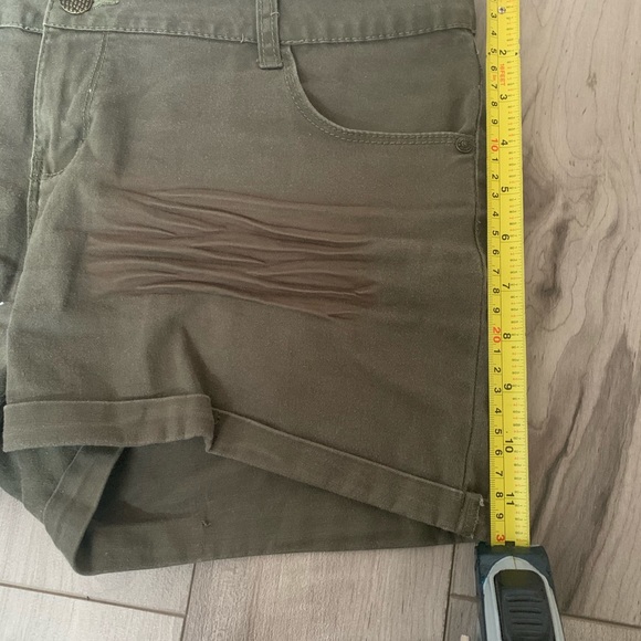 Cute khaki/Green jean shorts - Picture 4 of 4